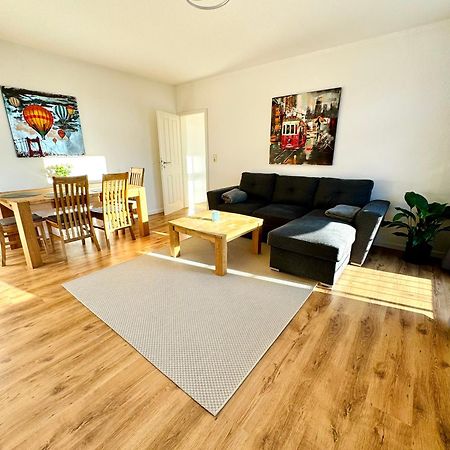 Schicke Wohnung Im Gruenen Hinterhof Schwerin  Exterior foto
