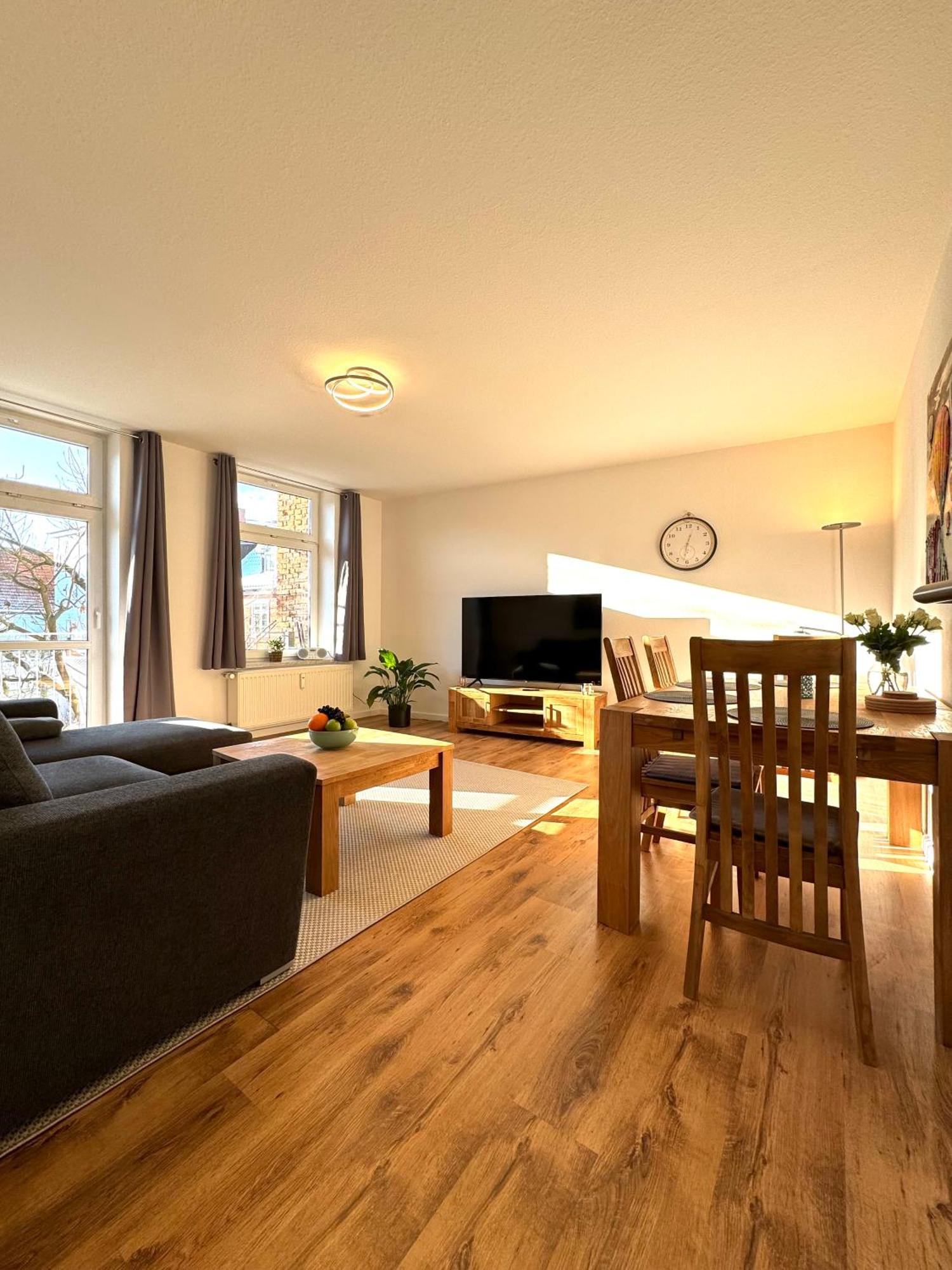 Schicke Wohnung Im Gruenen Hinterhof Schwerin  Exterior foto